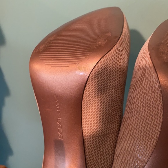 BCBG PLATFORM NUDE SNAKE PRINT HEELS 7.5 SEXY BEAUTIFUL - Picture 10 of 13